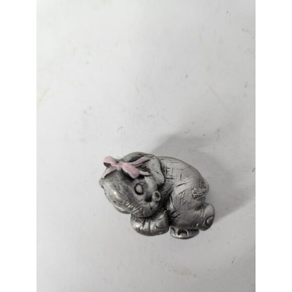 VINTAGE 95 Fine Pewter Sleeping Baby Girl Elephant With Pink Bow Collectible 1" - Picture 2 of 7